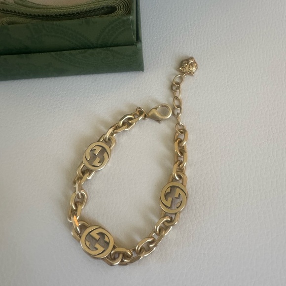 Gucci Women's Gold Chain Bracelet - Picture 1 of 10